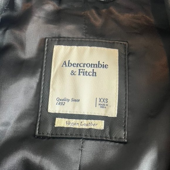 Abercrombie Cropped Vegan Leather Jacket - Picture 3 of 3